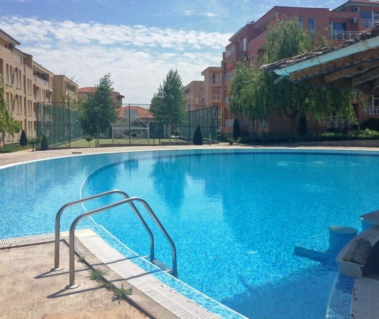 Top floor studio apartment of 28 sq.m. with pool views in Sunny Day 6, Sunny Beach.