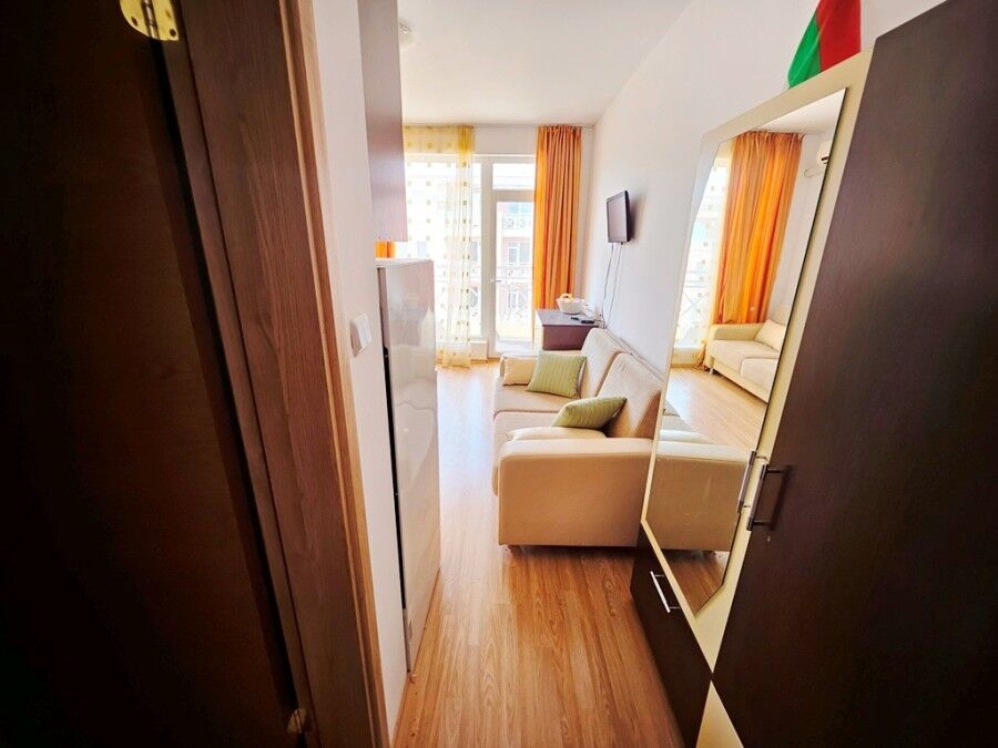 Top floor studio apartment of 28 sq.m. with pool views in Sunny Day 6, Sunny Beach.
