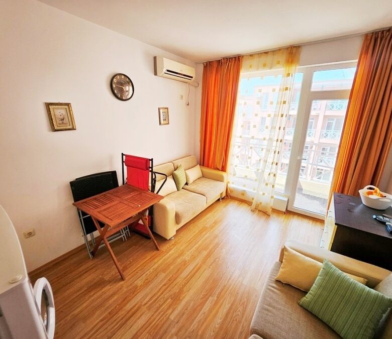 Bright studio apartment overlooking the pool in Sunny Day 6, Sunny Beach. Perfect for comfortable li.