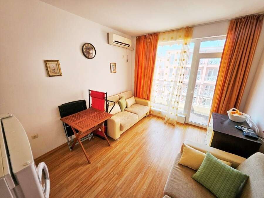 Bright studio apartment overlooking the pool in Sunny Day 6, Sunny Beach. Perfect for comfortable li.