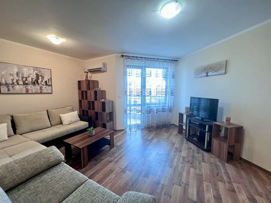 Bright studio apartment with pool views, 60 sq.m., located in St. Nicola, Kosharitsa. Perfect for re.