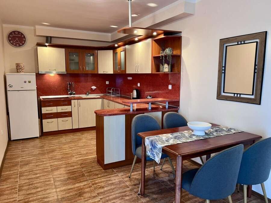 Bright studio apartment with pool views, 60 sq.m., located in St. Nicola, Kosharitsa. Perfect for re.