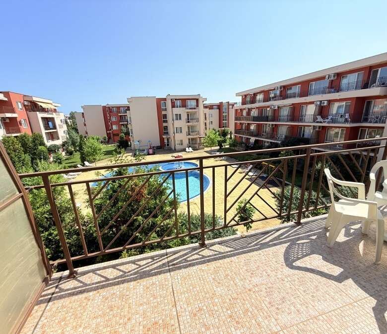 Bright studio apartment with pool and garden views in Holiday Fort Club, Sunny Beach.