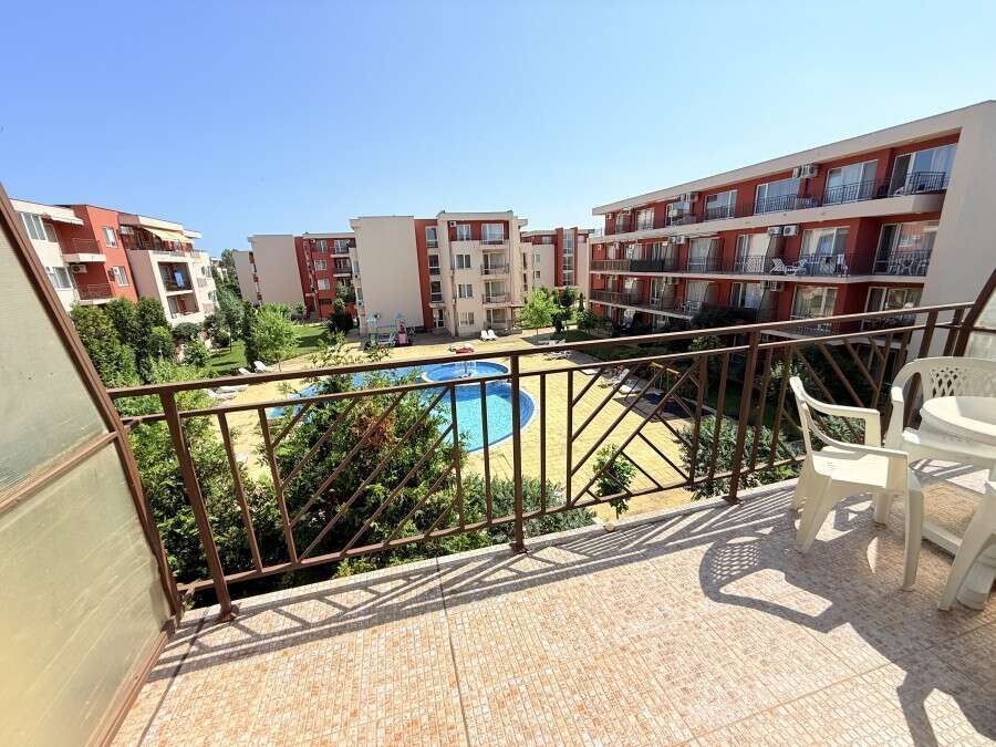 Bright studio apartment with pool and garden views in Holiday Fort Club, Sunny Beach.