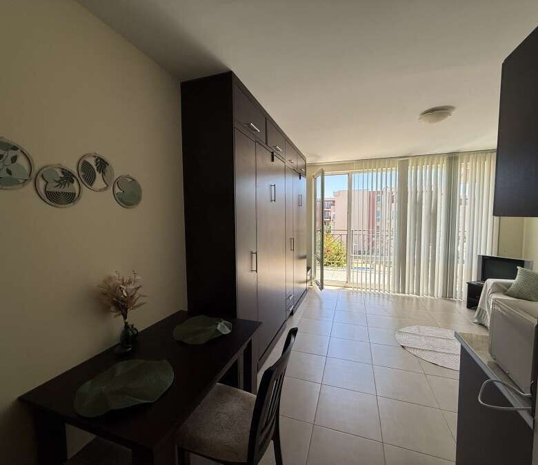 Bright studio apartment with pool and garden views in Holiday Fort Club, Sunny Beach. Perfect for re.