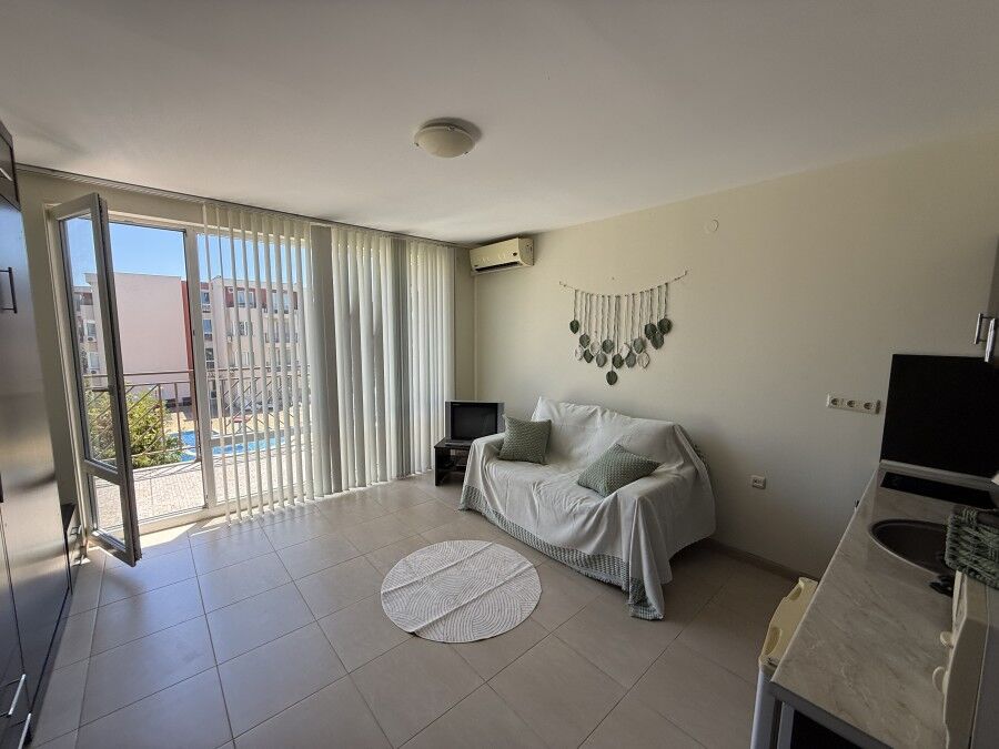 Bright studio apartment with pool and garden views in Holiday Fort Club, Sunny Beach. Perfect for re.