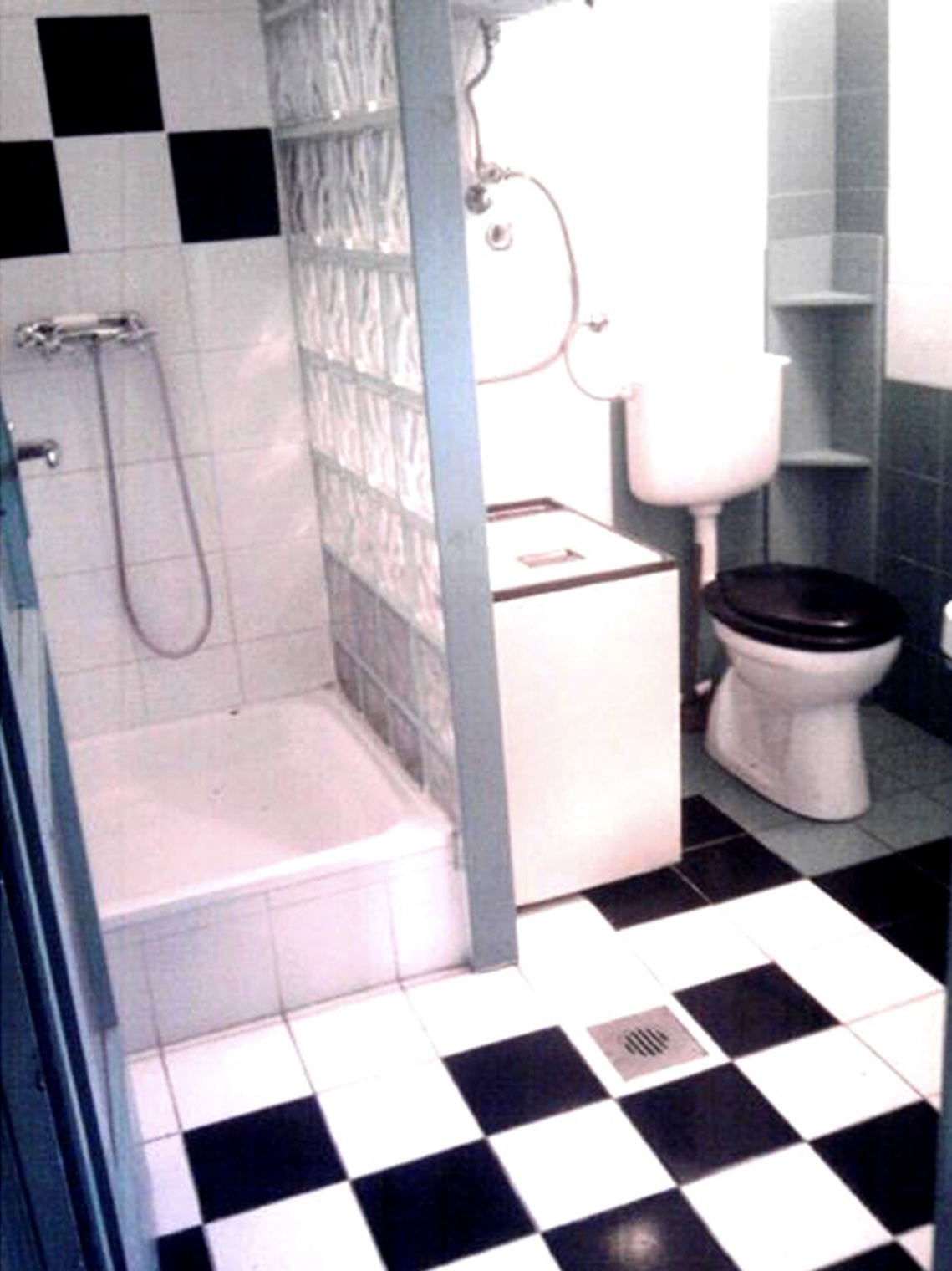 6-bathroom
