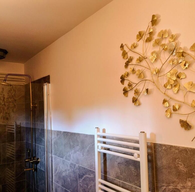 Spacious 4-bedroom house for sale in Chiriteni, offering comfort and modern amenities.