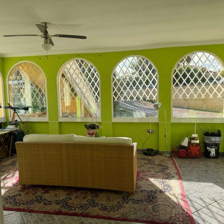 Bright living room with large arched windows in a Tarragona villa.