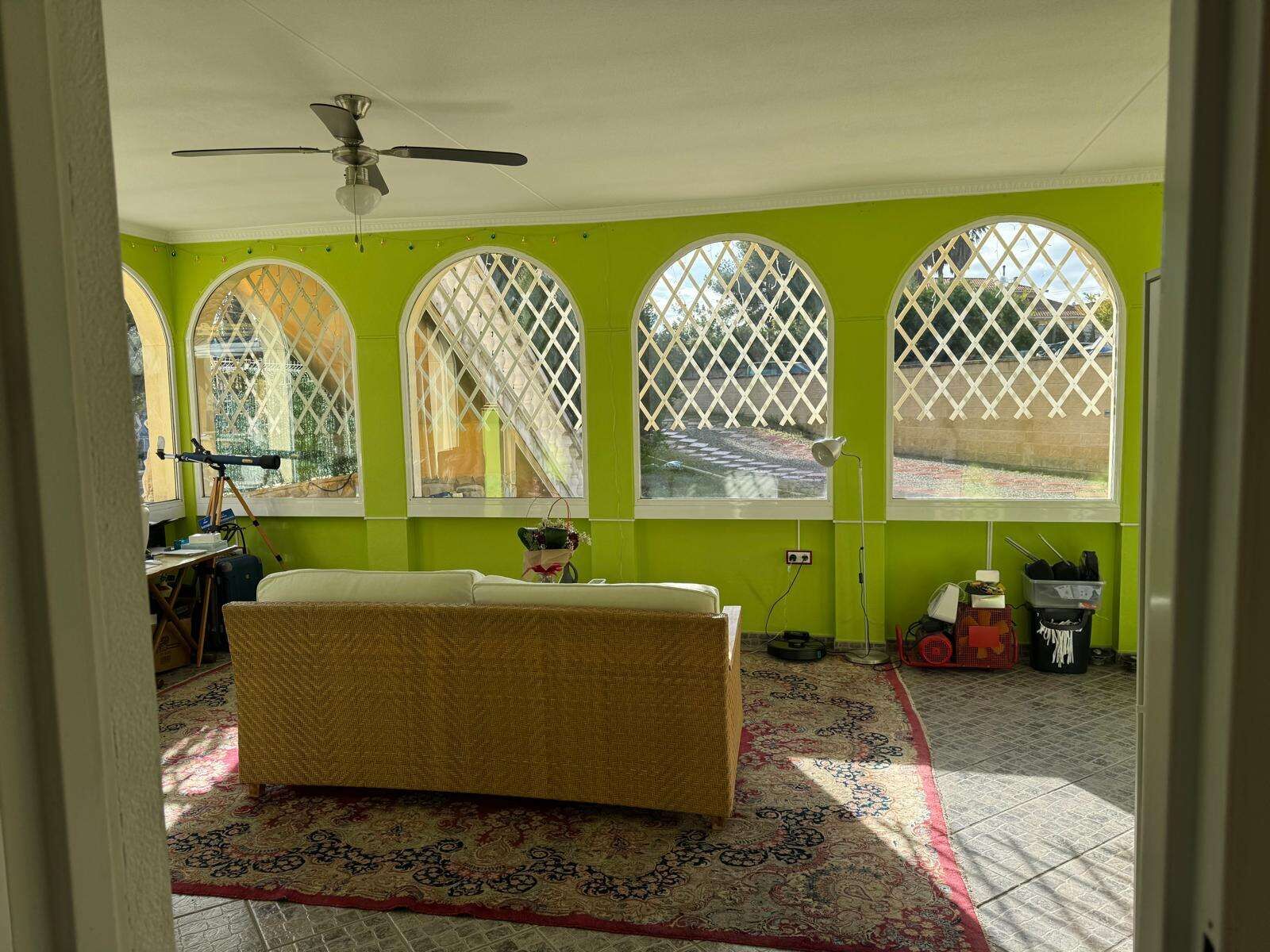 Bright living room with large arched windows in a Tarragona villa.