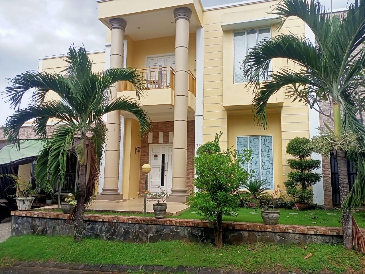 Excellent 7 Bed Villa For Sale In Manado, 1 0 5