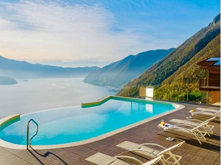 Stunning luxury duplex apartment with a private pool, overlooking scenic mountains in Spiglia. Perfe.