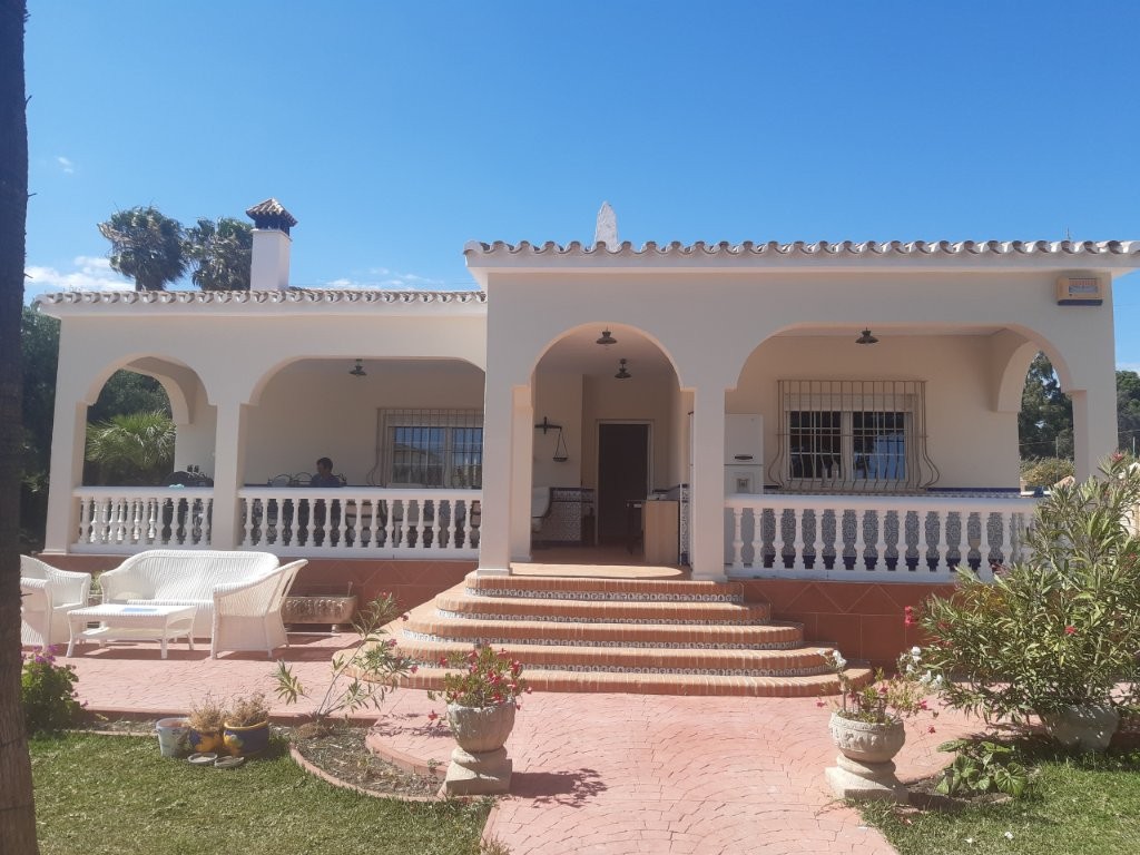 Luxury 4 Bed Villa & Cassita For Sale in Velez Malaga 1 000 3