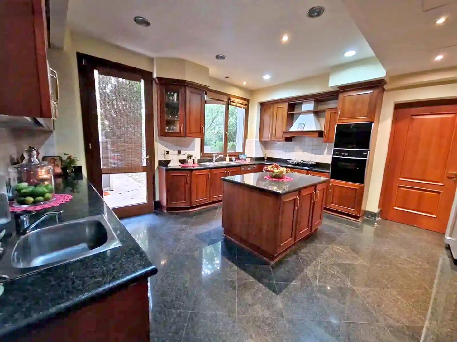 018c6b426ef1a6b4a530fa21a09f3d5d-copy-large