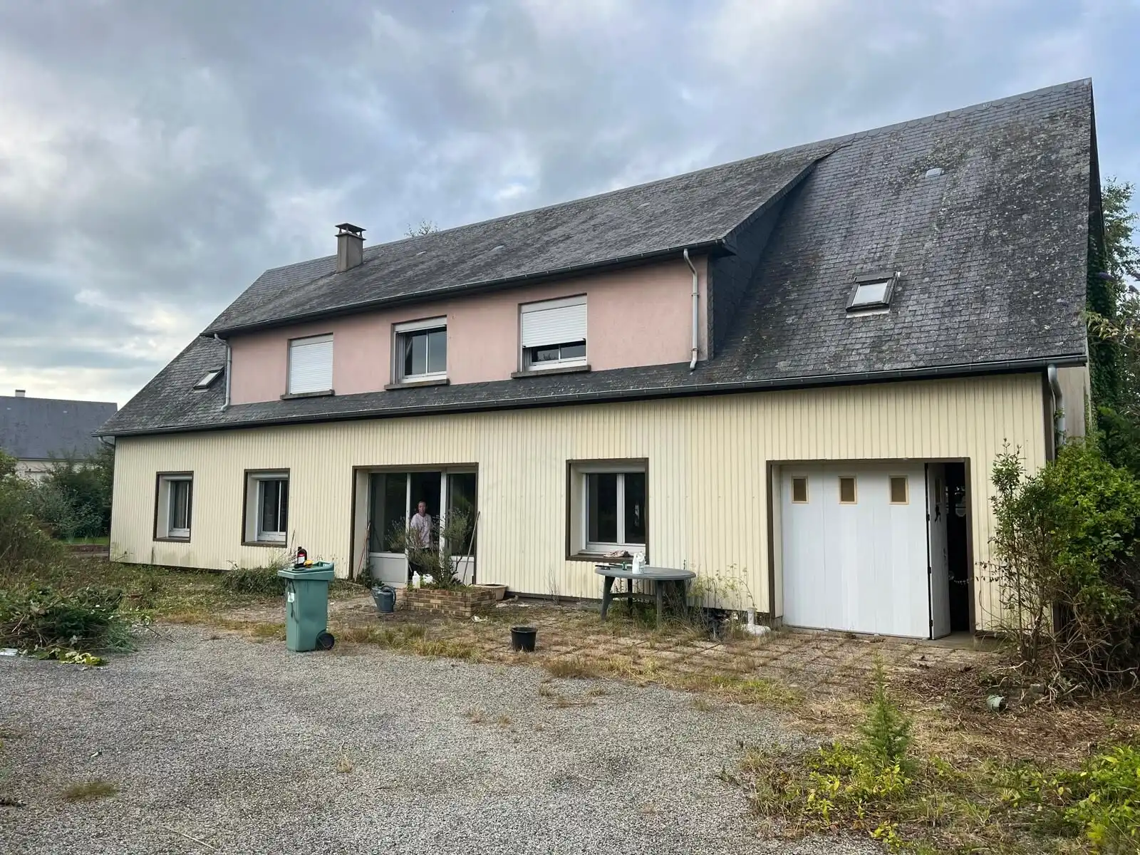 Beautiful 6-bedroom house for sale in Vautorte, offering spacious living in the scenic Pays de la Lo.