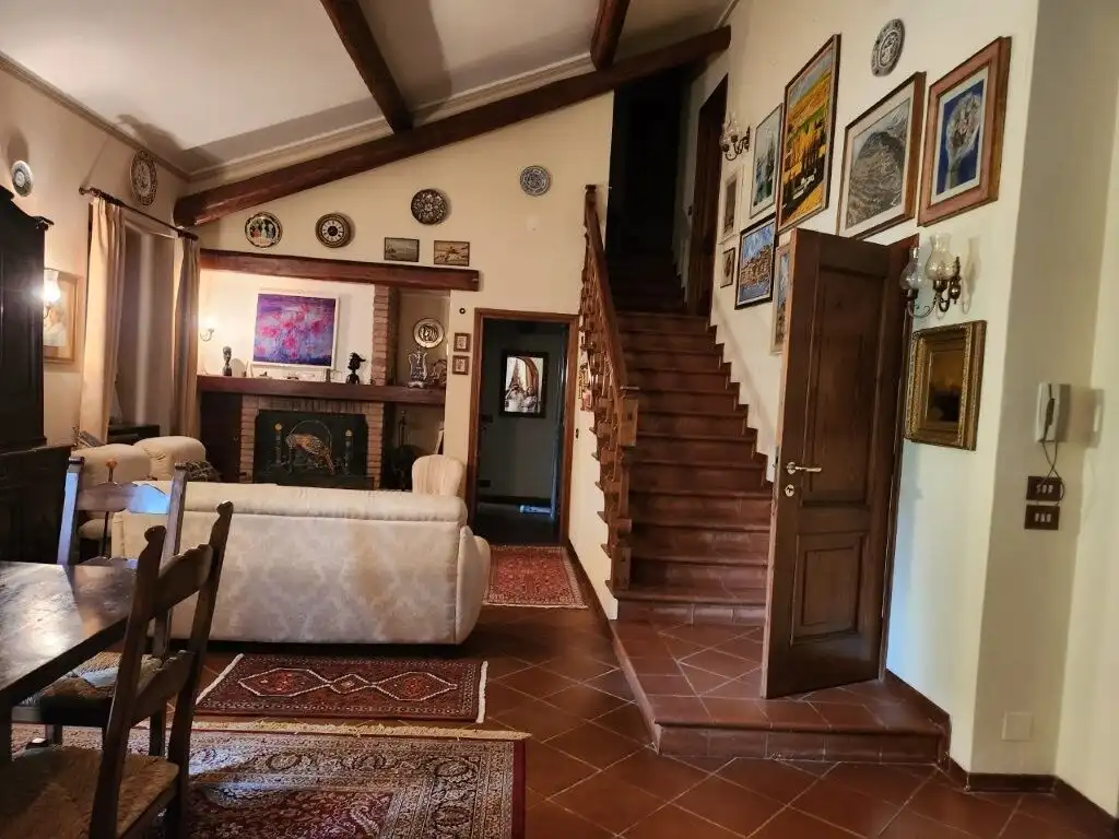 Spacious country villa with elegant decor, high ceilings, and traditional wooden staircase in Salsom.
