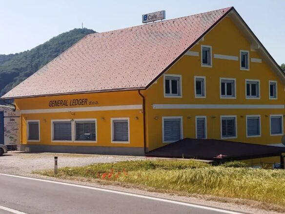 Commercial offices and warehouse space in Rogatec available for purchase.