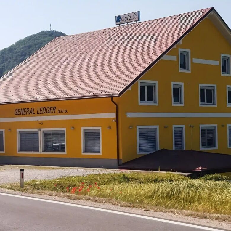 Commercial offices and warehouse space in Rogatec available for purchase.