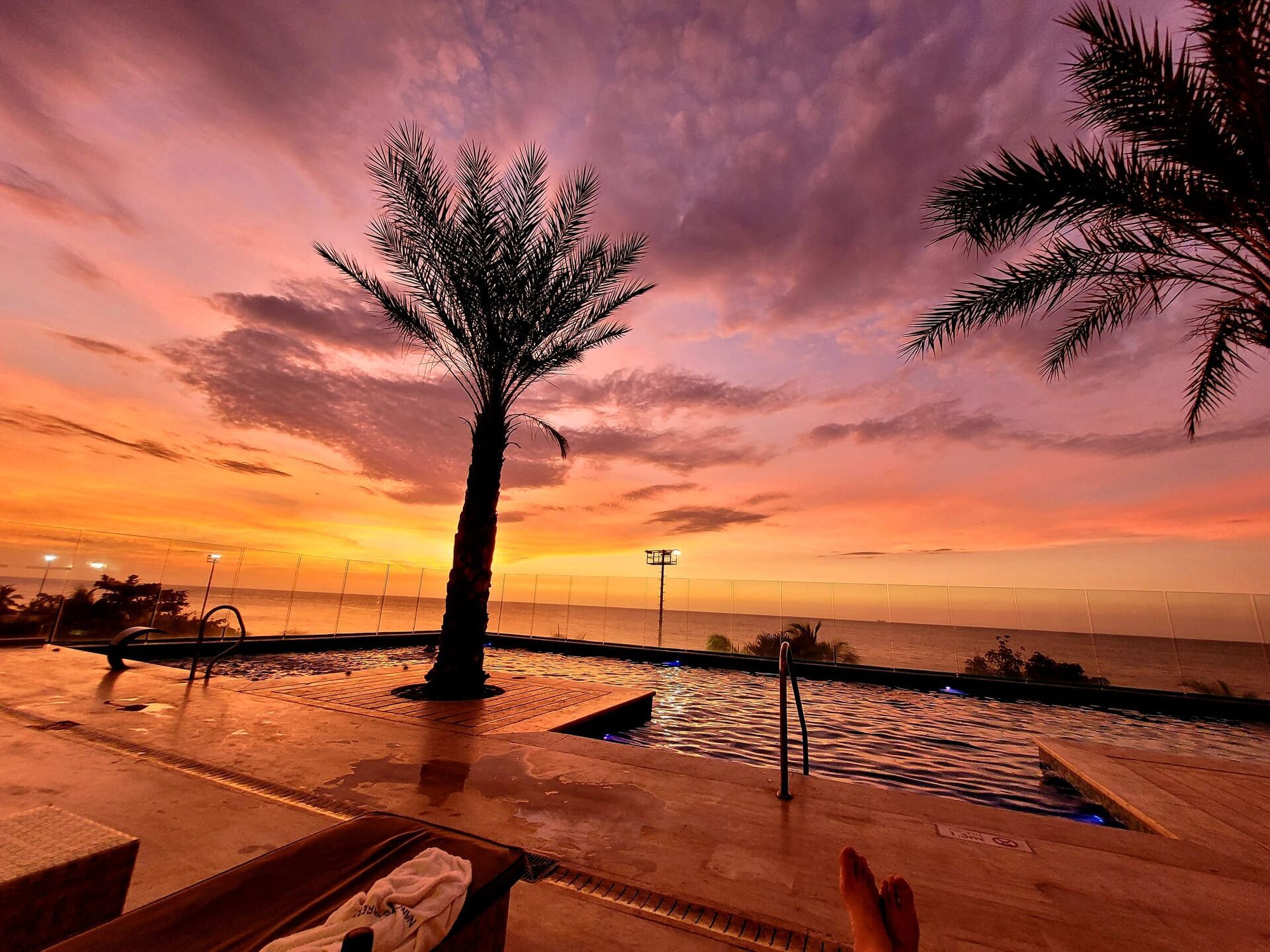 Penthouse with ocean views in Gaira Playa Salguero, Magdalena. Spacious 3-bedroom luxury property fo.