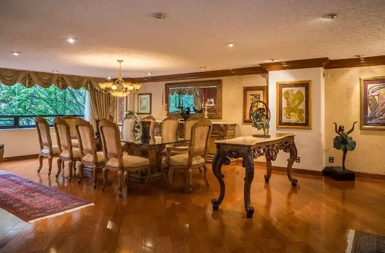 Luxury apartment interior with elegant dining area and artwork, located in Mexico City.