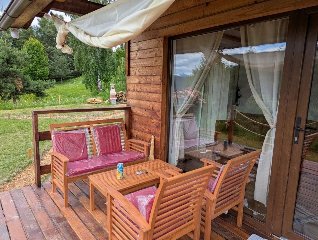 Charming 1-bed log cabin for sale with a wooden deck and garden views in Grozăvești.