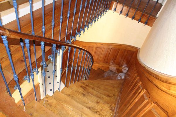 Beautiful wooden staircase in a spacious 7-bedroom house in Aumagne, France.