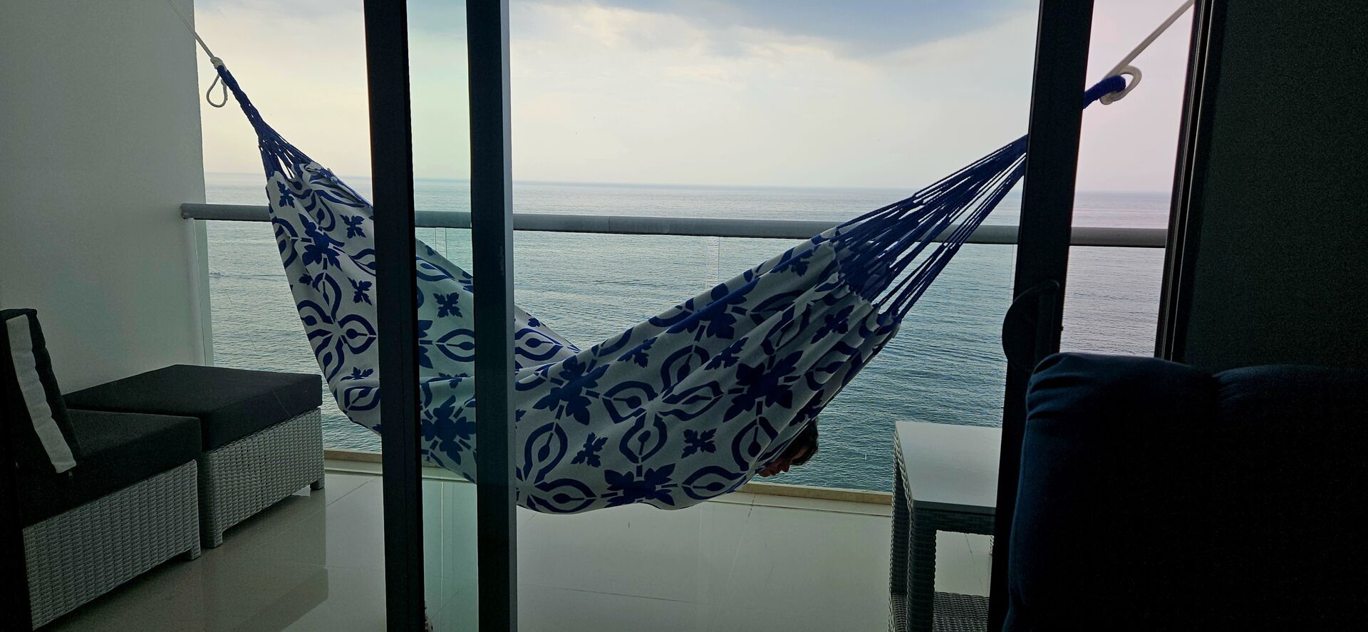 Elegant penthouse with ocean views in Gaira Playa Salguero, Magdalena. Perfect for luxury living and.