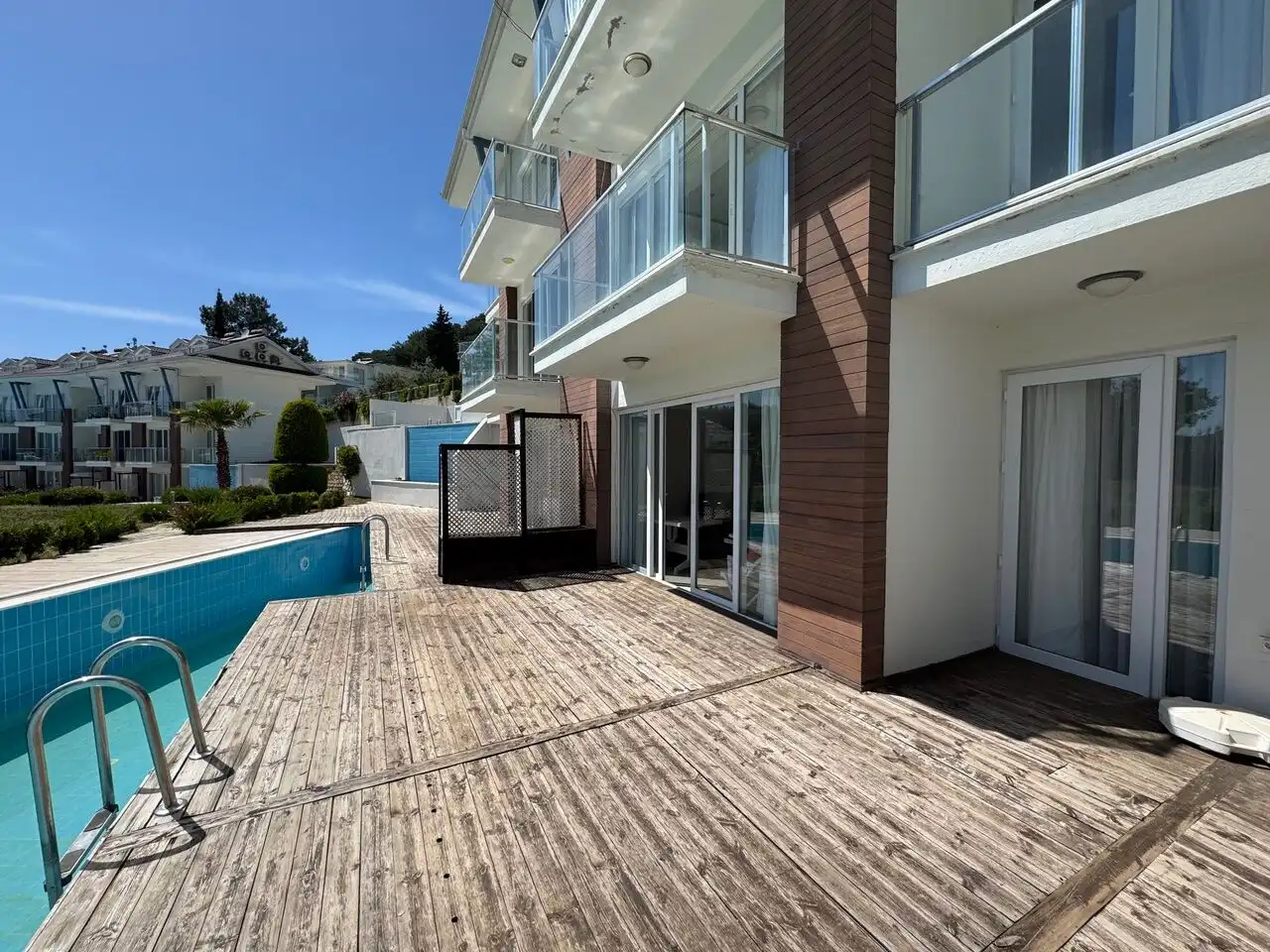 Modern 2-bedroom apartment with balcony and pool view in Ovacık. Perfect for comfortable living or i.