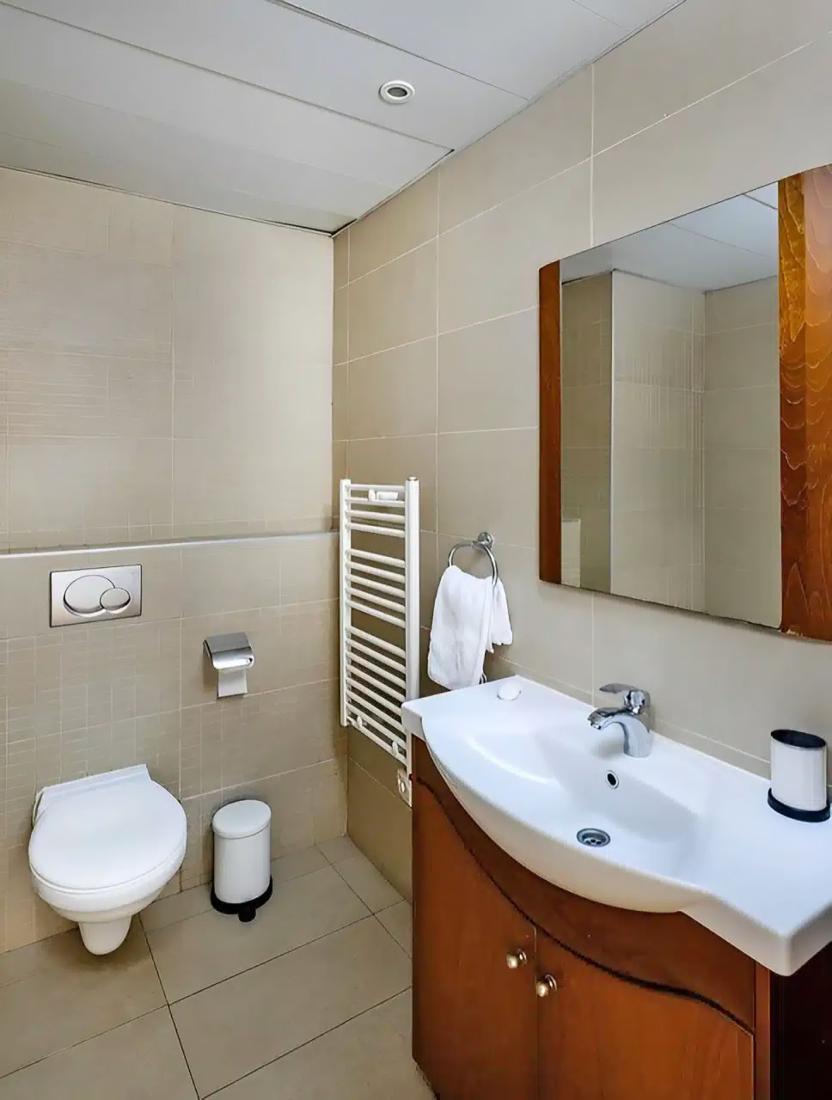 2-bedroom-apartment-beachfront-for-sale-in-larnaca-8jpg-copy-large