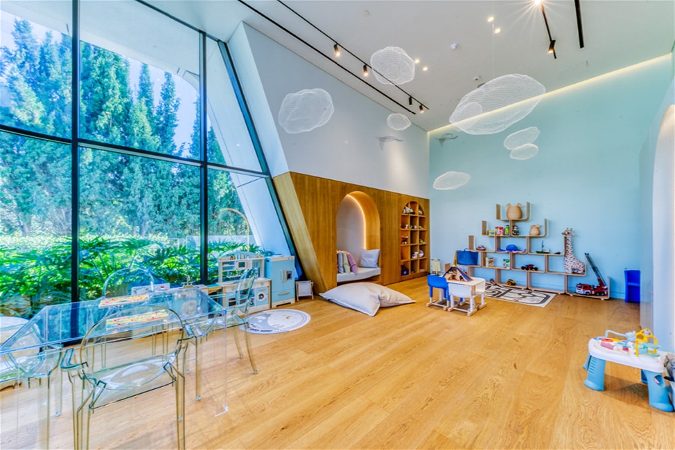 2-bedroom-beachfront-apartmnet-for-rent-in-limassol-14