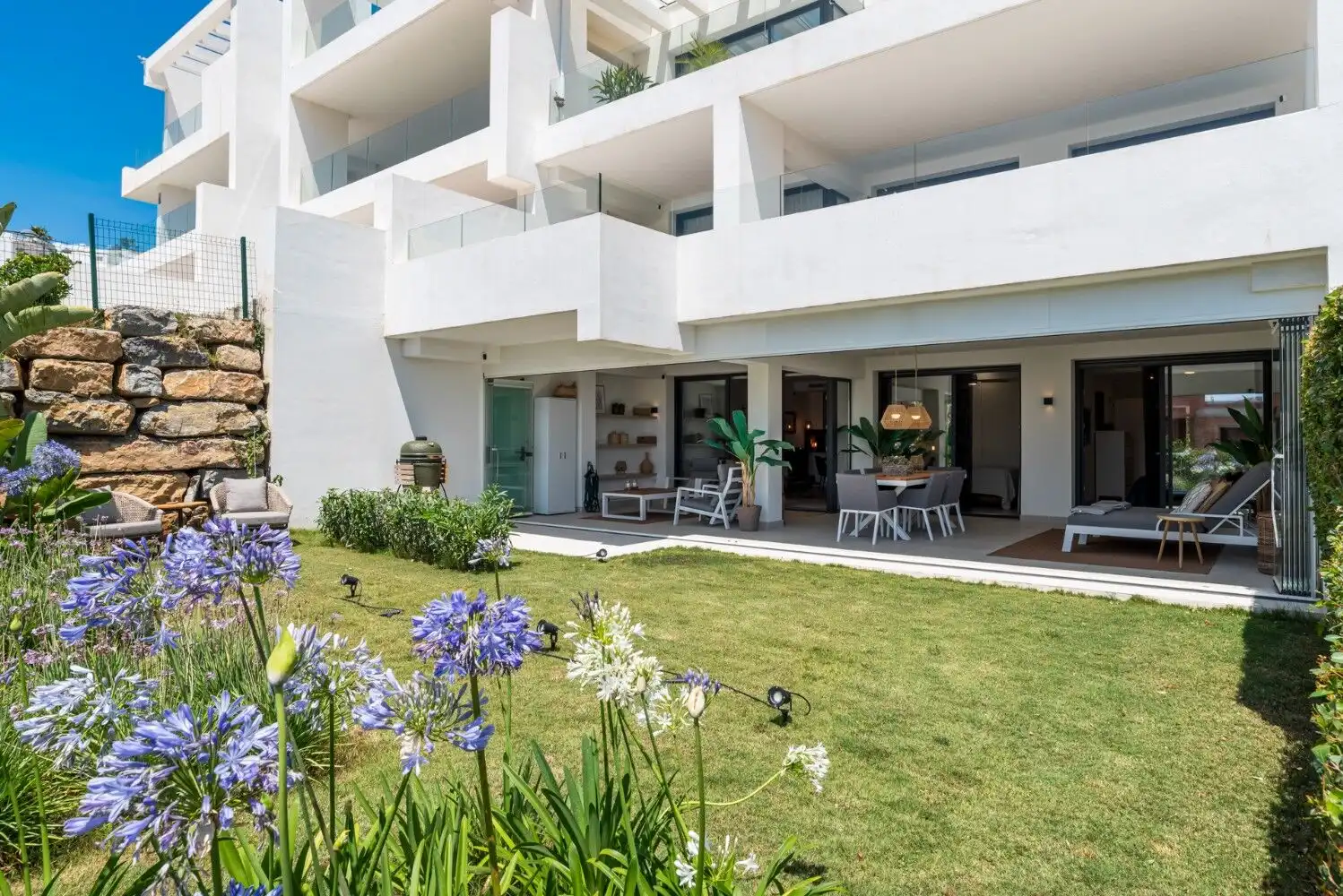 Floor apartment with spacious terrace and garden in Mirador del Golf.