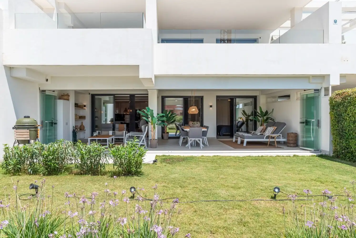 Floor apartment with spacious outdoor patio and lush garden. Perfect for relaxing and entertaining i.
