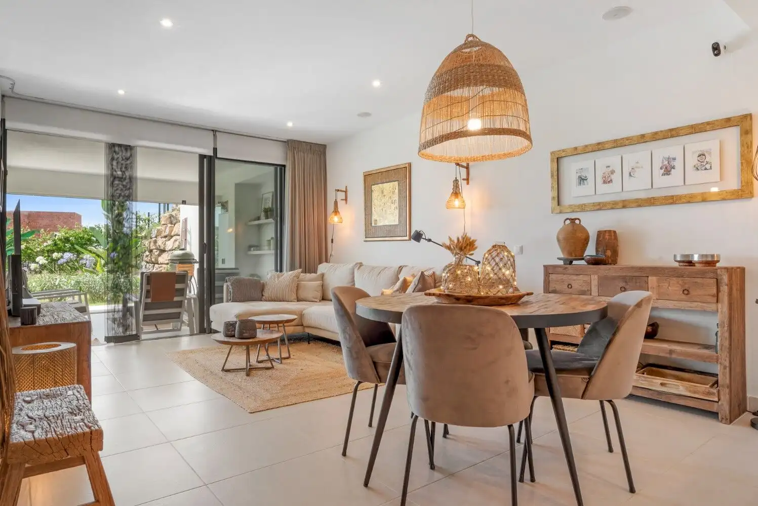 Beautiful interior of a contemporary ground-floor apartment in Mirador del Golf, featuring a spaciou.