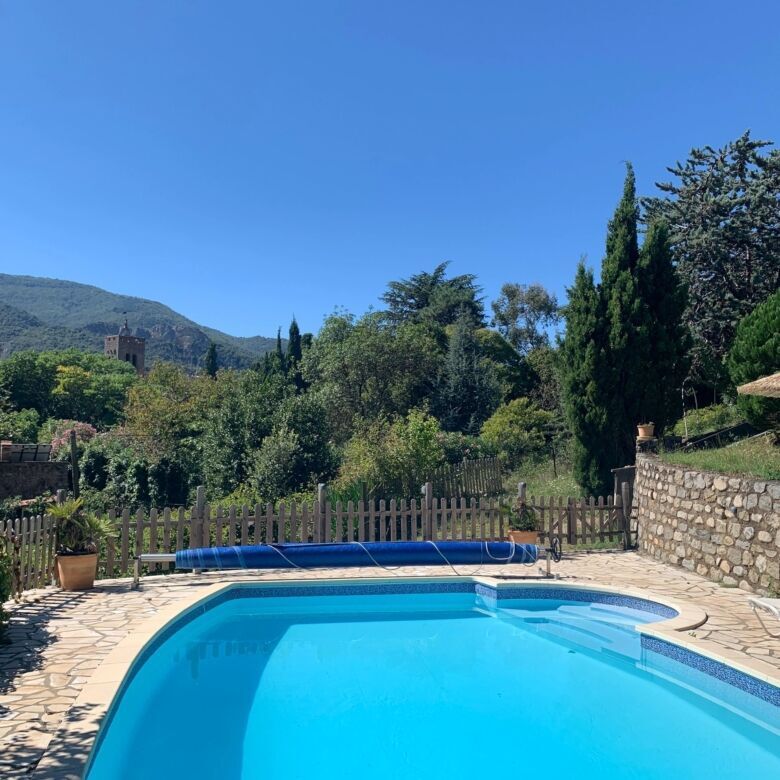 Villa with swimming pool and lush garden in Arles-sur-Tech, ideal for relaxing and enjoying the Medi.