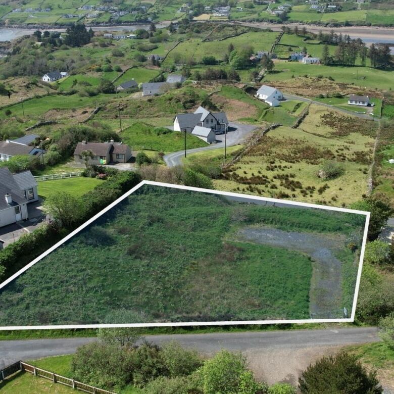 Spacious plot of land for sale in Derrylaghan, Kilcar, County Donegal.