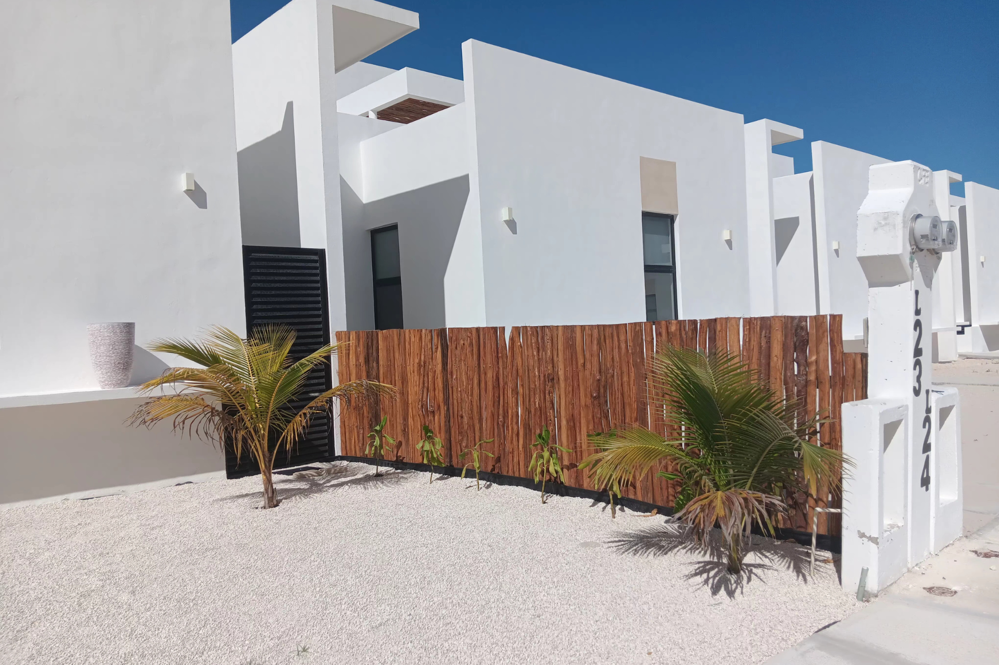 3-Bedroom-Beach-Home-with-Rooftop-Pool-images-1