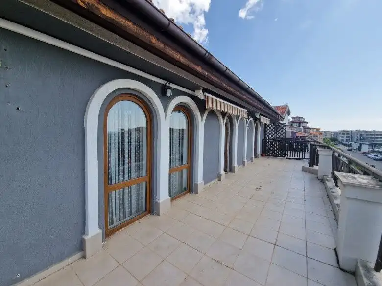 Bright sea view 1-bedroom apartment with large terrace in Royal Palm, St. Vlas. Perfect for relaxing.