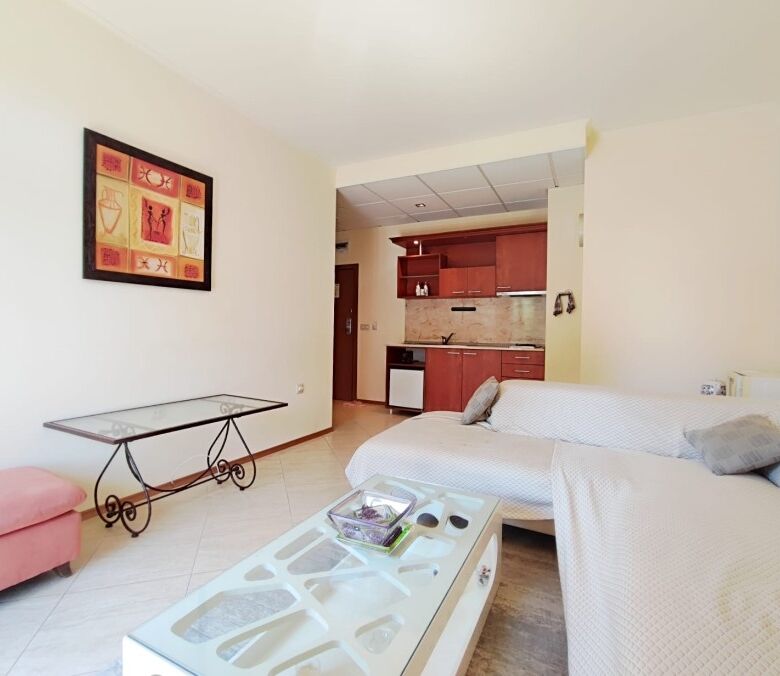 Ground floor 1-bedroom apartment in Palazzo, Sunny Beach, 71 sq.m., with modern living space and ope.