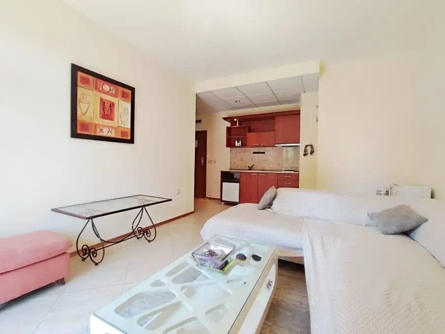 Ground floor 1-bedroom apartment in Palazzo, Sunny Beach, 71 sq.m., with modern living space and ope.