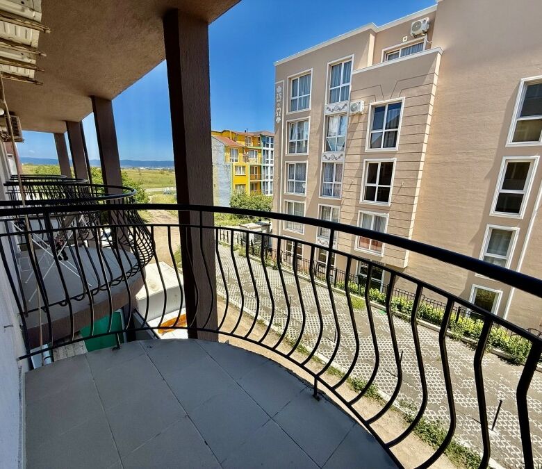 Furnished studio apartment in Ravda's Summer complex, just 800m from the beach, ideal for holiday or.