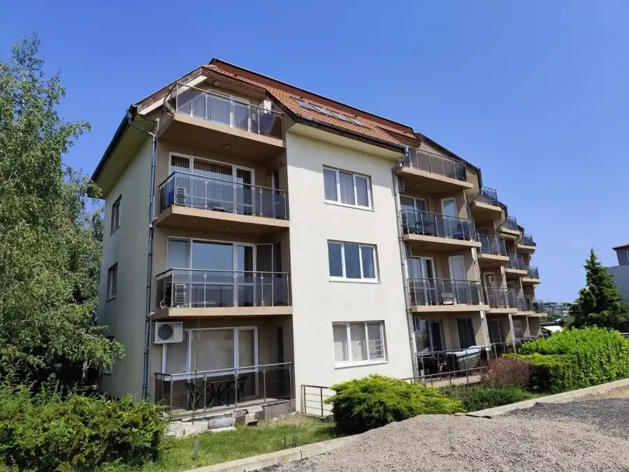 Sea view 1-bedroom apartment in Ravda, close to the beach, with spacious balconies and modern amenit.