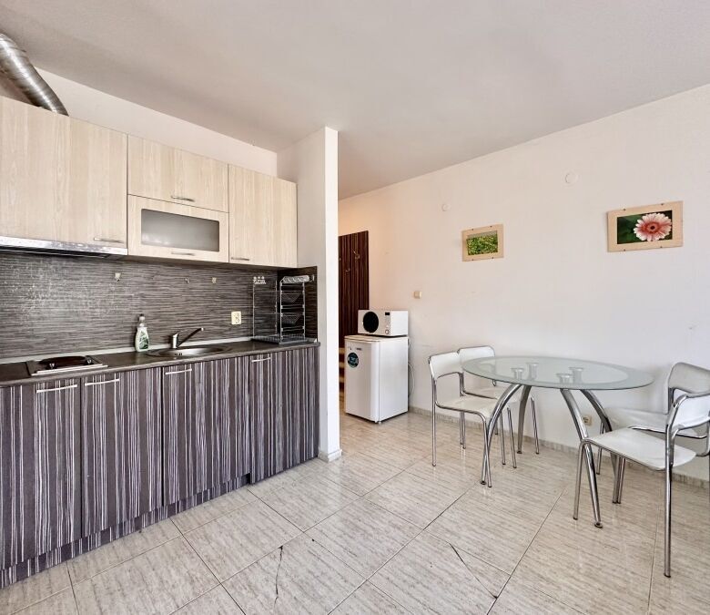 Spacious 1-bedroom apartment with pool views, 60 sq.m., located in St. Sofia, Sunny Beach. Perfect f.