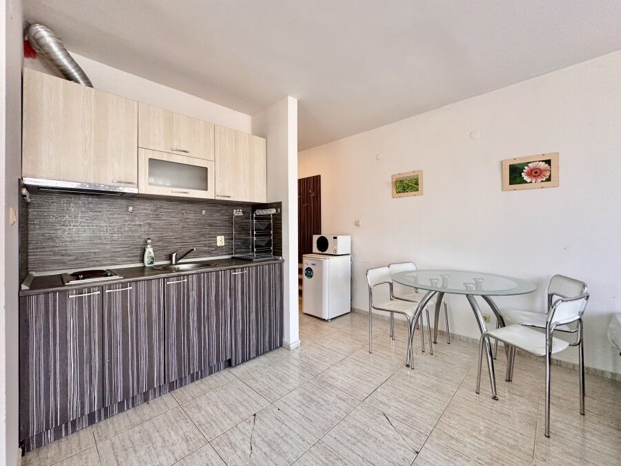 Spacious 1-bedroom apartment with pool views, 60 sq.m., located in St. Sofia, Sunny Beach. Perfect f.