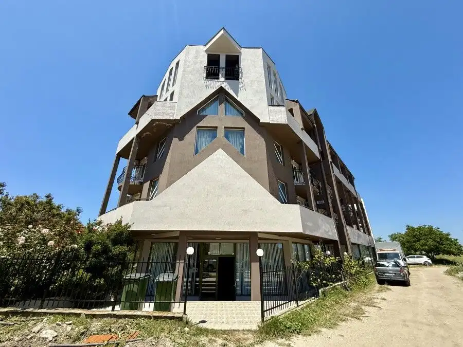 Contemporary 1-bedroom apartment in Ravda with sea views, near the beach.
