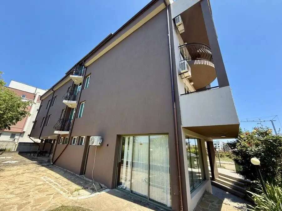 Sea view 1-bedroom apartment in Ravda, close to the beach and amenities.