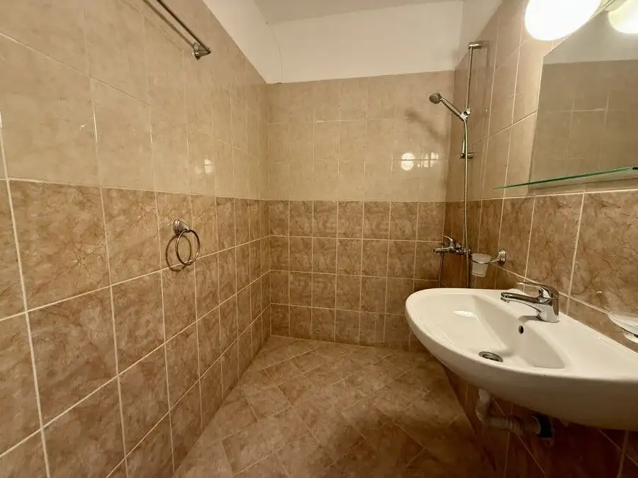 Sea view 1-bedroom apartment in Ravda, close to the beach, with modern bathroom and spacious living.