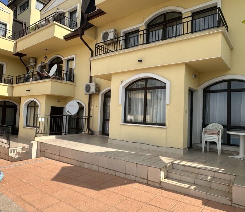 Bright 2-bedroom apartment with large veranda and direct pool access in Nessebar View complex.
