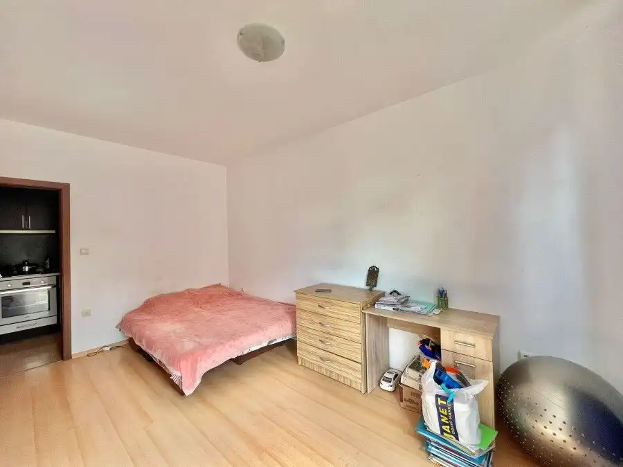 Bright 2-bedroom apartment with modern furnishings, 73 sq.m., sunny day, close to the sea, ideal for.
