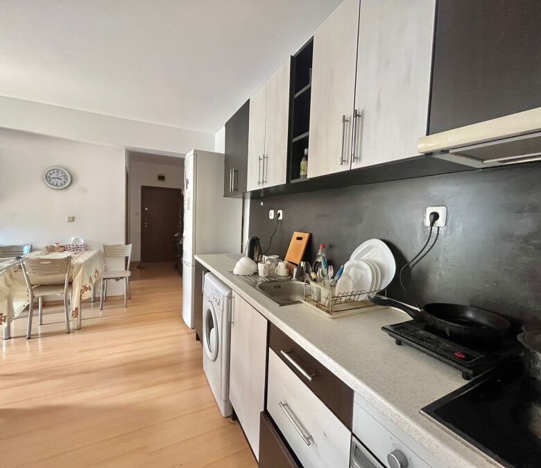 Bright, fully equipped 2-bedroom apartment with modern furnishings, located just 3 km from the sea c.