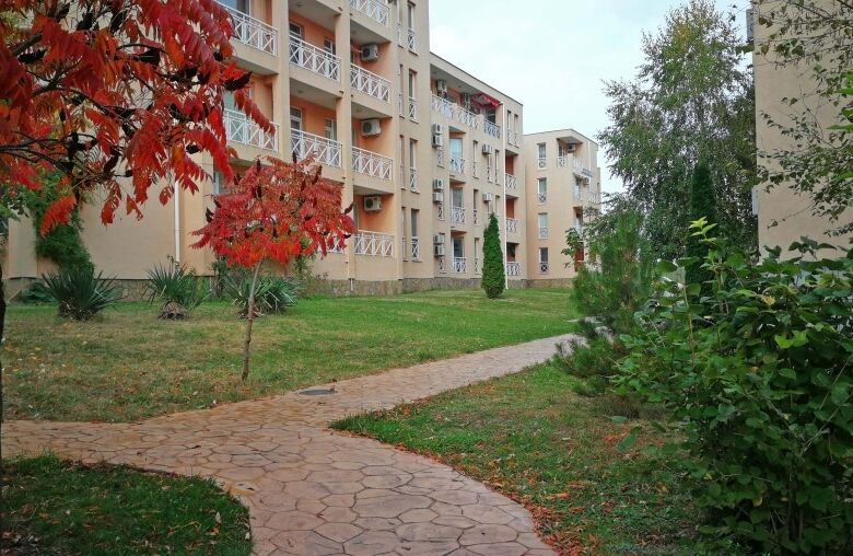 Spacious 2-bedroom top floor apartment with three terraces offering stunning panoramic views.